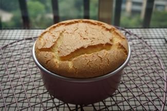 放入预热好的烤箱中下层，上下火160度，35分钟。