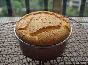 放入预热好的烤箱中下层，上下火160度，35分钟。