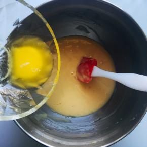 黄油隔热水融化后加入