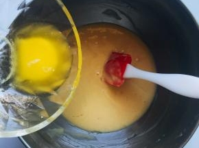 黄油隔热水融化后加入