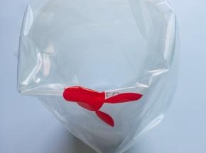 裱花袋放入杯子里