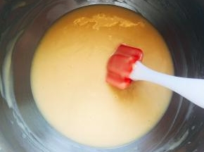 搅拌均匀至面糊没有结块