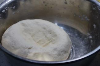 揉至光滑后再进行醒发。