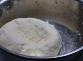 揉至光滑后再进行醒发。