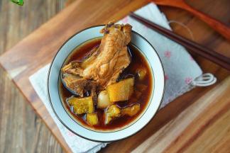 这样子一份苦瓜排骨就炖制好了。