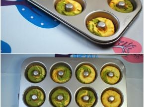 放入预热好的烤箱中层，上下火185度，烘烤20分钟至表面金黄。