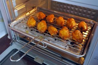 出炉时，在表面再刷一层薄薄的蜂蜜，完成。