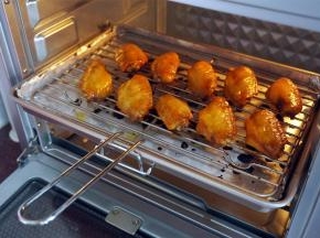 出炉时，在表面再刷一层薄薄的蜂蜜，完成。