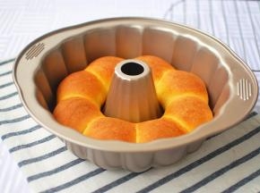 烤箱预热，上火195度，下火190度，中层，烤18分钟。