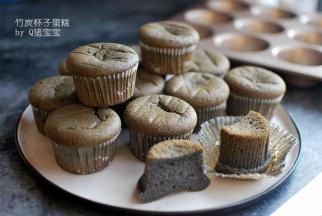 出炉后转移到冷却架上冷却后品尝，或趁热品尝。