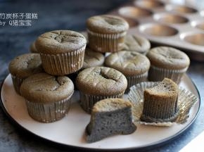 出炉后转移到冷却架上冷却后品尝，或趁热品尝。