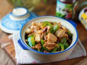 这样子一份鲜香的五花肉鱿鱼小炒就完成了。