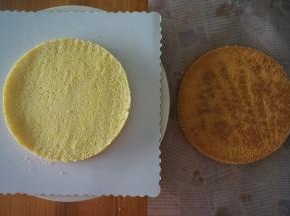 将蛋糕分成3片。