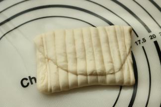 用刮刀压出螺纹的样子。