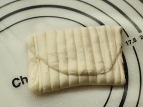 用刮刀压出螺纹的样子。