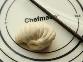 抽出筷子，略微整理一下，就做好了。