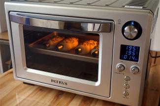 柏翠PE5332中层上下火195度，预热后放入烘烤18分钟左右表面金黄即可。