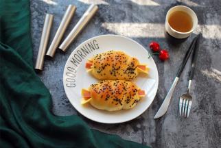 也可以放入芝士火腿，做成咸味的。