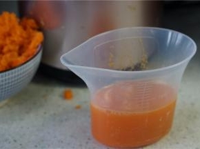 如果原汁真的不够，那么可以用少许的清水来兑一下。