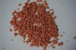 火腿肠切成幼粒，尽量切细。