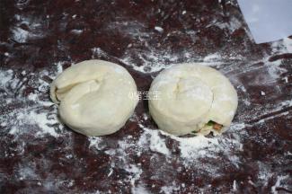 分别卷成卷状。