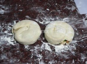 分别卷成卷状。