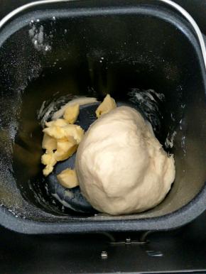 再放入软化好的黄油
