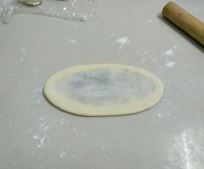 擀成长舌状