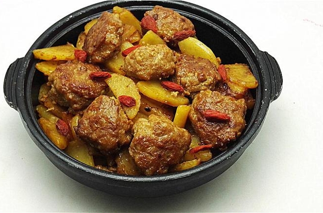 肉丸烧土豆