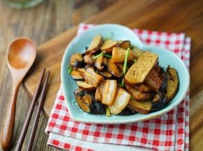 这样子一份农家豆干小炒就完成了。