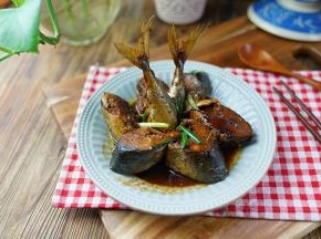 这样子一份酱汁青鱼就完成了。