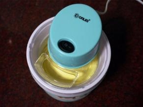 搅拌大概20分钟左右，会出现卡卡声，搅拌棒左右来回摆动，即可停止。