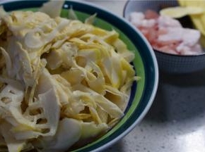 备好所用食材。