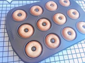 烤到表层发黄即可，取出晾凉脱模