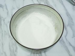 筛入低筋面粉