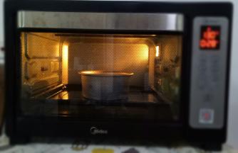 烤箱预热，1200°烤30分钟转140°烤30分钟（根据自己烤箱调整时间和温度）