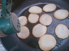 最后撒一些黑胡椒粉就可以吃啦