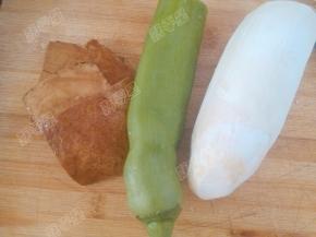 原材料：杏鲍菇，五香干，青椒