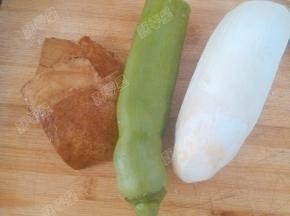 原材料：杏鲍菇，五香干，青椒