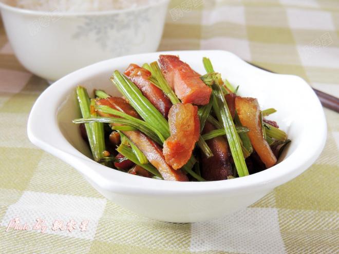 腊肉炒芹菜