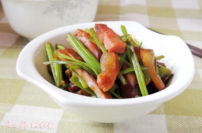 腊肉炒芹菜