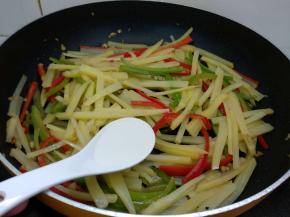 加入一勺白醋。