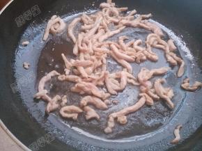 滑散炒至变色后盛出