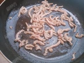 滑散炒至变色后盛出