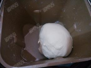 揉面十分钟后放入黄油
