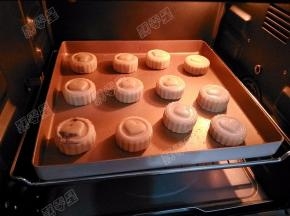 表面喷水，200度烘焙5分钟