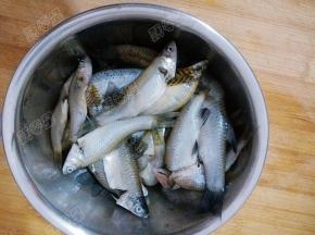小鱼去鳞去内脏处理干净