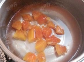 放入木瓜煮沸