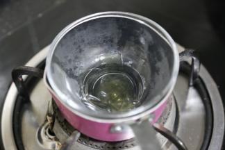 吉利丁片冷水泡软后隔水液化