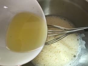 加入橄榄油打匀。